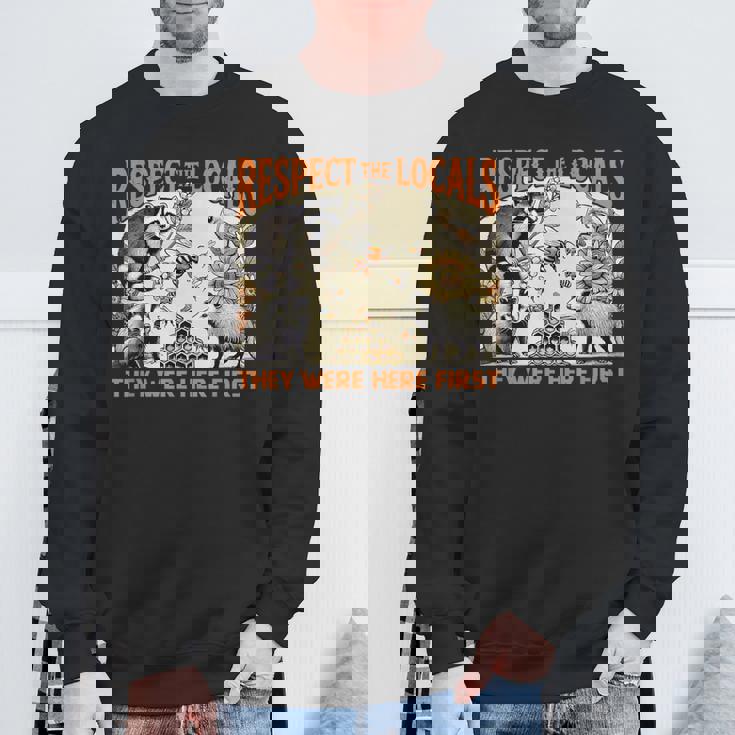 リスペクト Locals オポッサム スカンク アライグマ ハチミツ スウェットシャツ 高齢者への贈り物