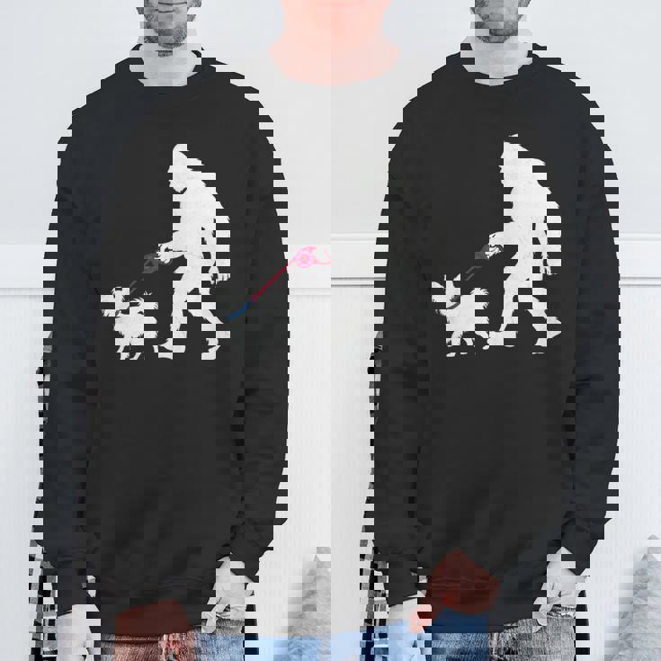 レトロ ビッグフット ウォーキング パピヨン 犬 面白い サスカッチ 長袖tシャツ スウェットシャツ 高齢者への贈り物