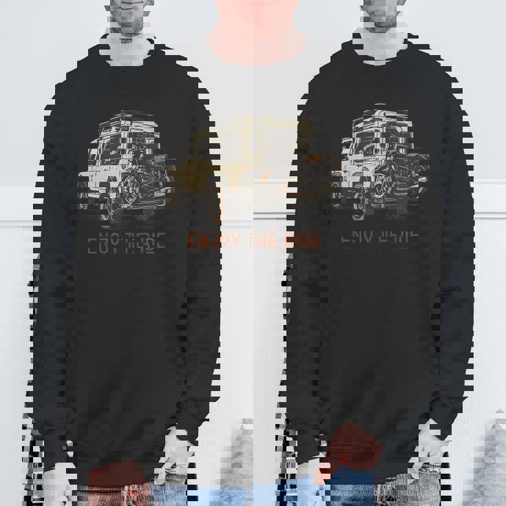 ヴィンテージ オフロード アドベンチャー ロードトリップ バイク イラストレーション スウェットシャツ 高齢者への贈り物