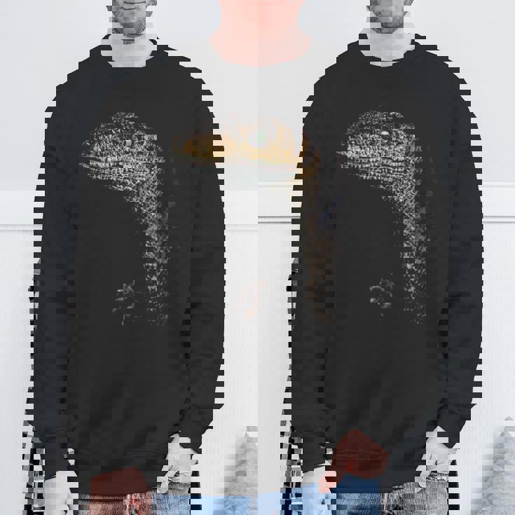 ヴェロキラプトル恐竜狩りリアルなグラフィックデザイン 長袖tシャツ スウェットシャツ 高齢者への贈り物