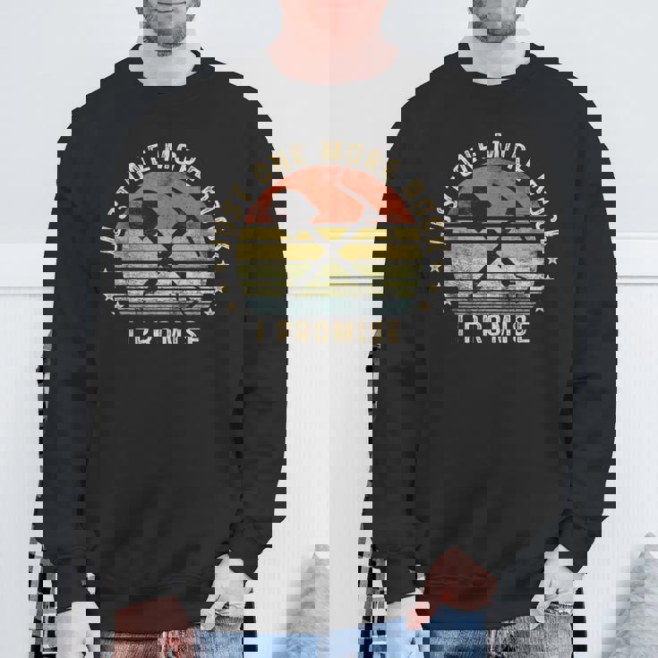 地質学ギフトジャストワンモアロックお約束おもしろ地質学者 スウェットシャツ 高齢者への贈り物