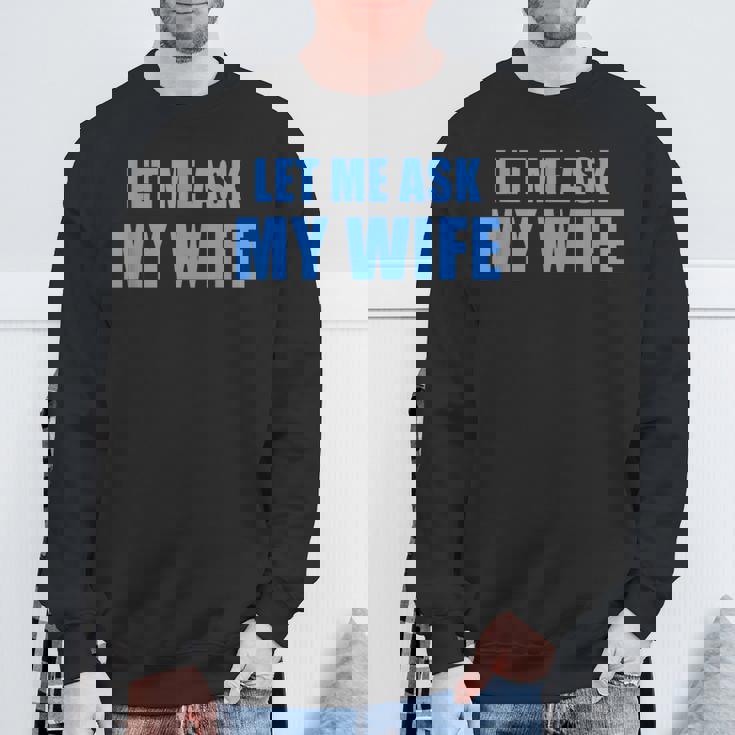 妻に聞いてみよう—彼女は面白い結婚ジョークを言わなかった スウェットシャツ 高齢者への贈り物