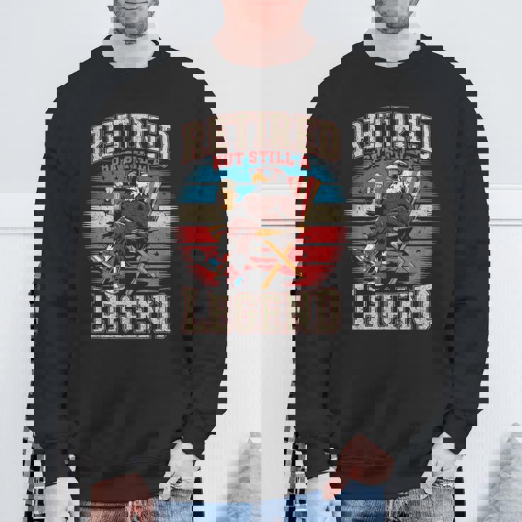 引退したがまだ伝説のイーグルとビールアメリカンスタイル スウェットシャツ 高齢者への贈り物