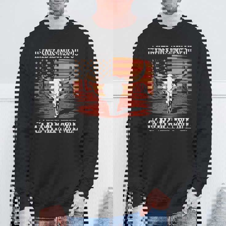 性別が混乱したら牛の乳を搾りに行け、アメリカ人 スウェットシャツ 高齢者への贈り物