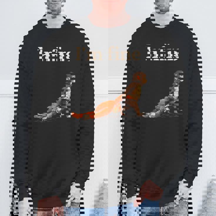 悲しい猿のパンチミームとオレンジのおもちゃで私は元気です スウェットシャツ 高齢者への贈り物