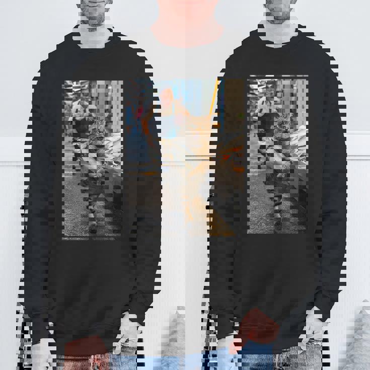 猫が魚市場を盗む冒険ファニーアートミーム スウェットシャツ 高齢者への贈り物