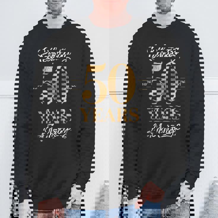 結婚 50 周年を祝う 1976 年 2026 年のゴールデン デザイン スウェットシャツ 高齢者への贈り物