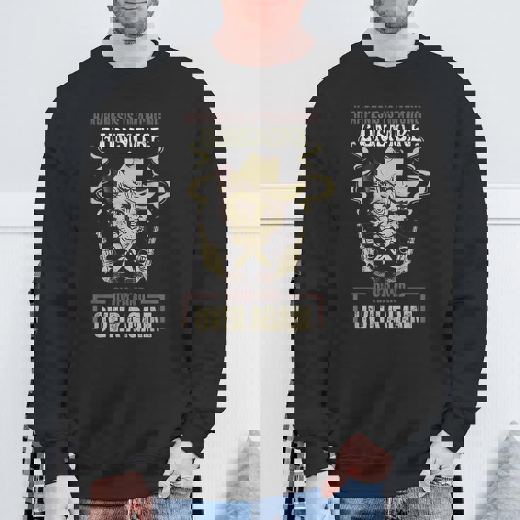 面白い幸せはガンスモークを何度も見ていることです スウェットシャツ 高齢者への贈り物