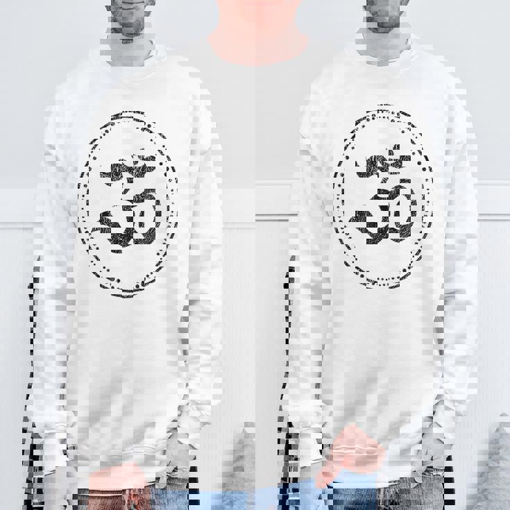 Om スピリチュアルシンボル ヨガ 瞑想 オーム スウェットシャツ 高齢者への贈り物