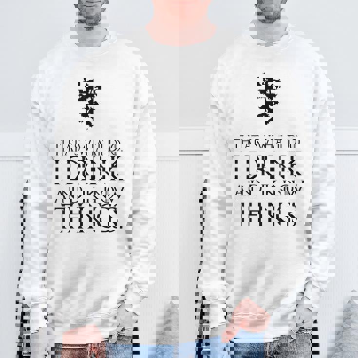 That's What I Do I Drink And I Know Things スウェットシャツ 高齢者への贈り物