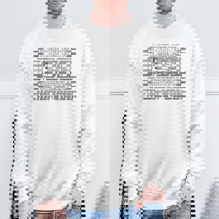 ディーゼルカフェインで走るトラック運転手 スウェットシャツ 高齢者への贈り物