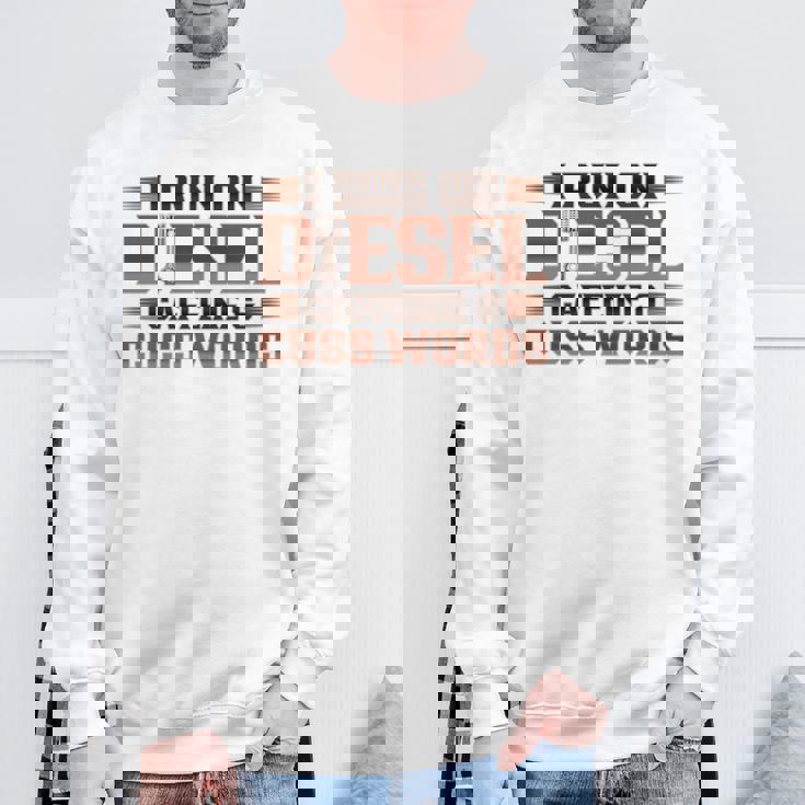 ディーゼルカフェインで走るトラック運転手 長袖tシャツ スウェットシャツ 高齢者への贈り物