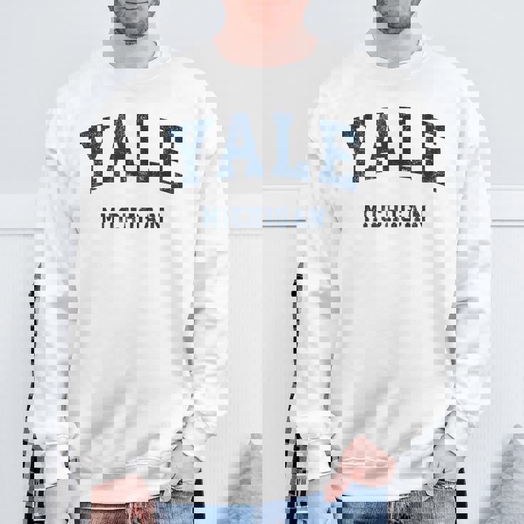 ミシガン州イェールミシガン州ヴィンテージアスレチックスポーツデザイン スウェットシャツ 高齢者への贈り物