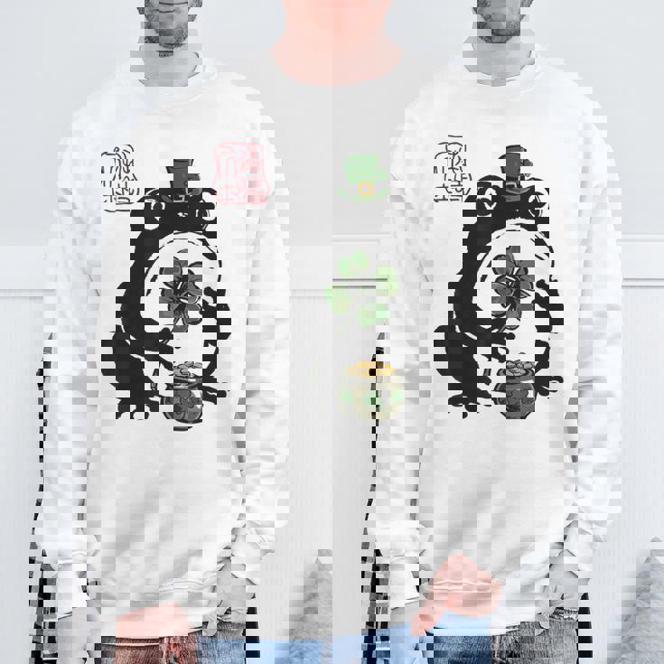 不機嫌そうなカエル 面白い 聖パトリックデー クローバーリーフ アニメ 日本語 スウェットシャツ 高齢者への贈り物