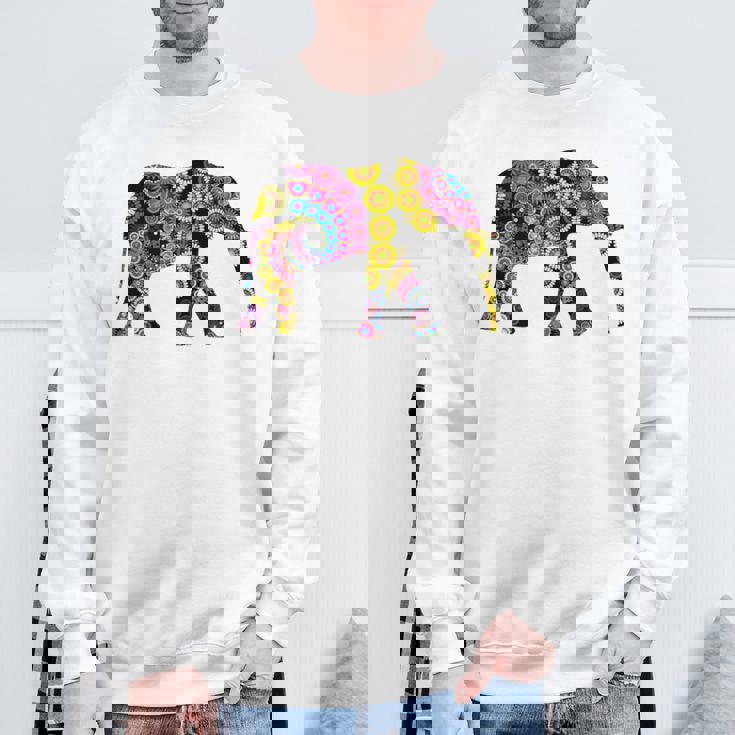 象のシルエット、かわいいボヘミアンデザイン。 スウェットシャツ 高齢者への贈り物