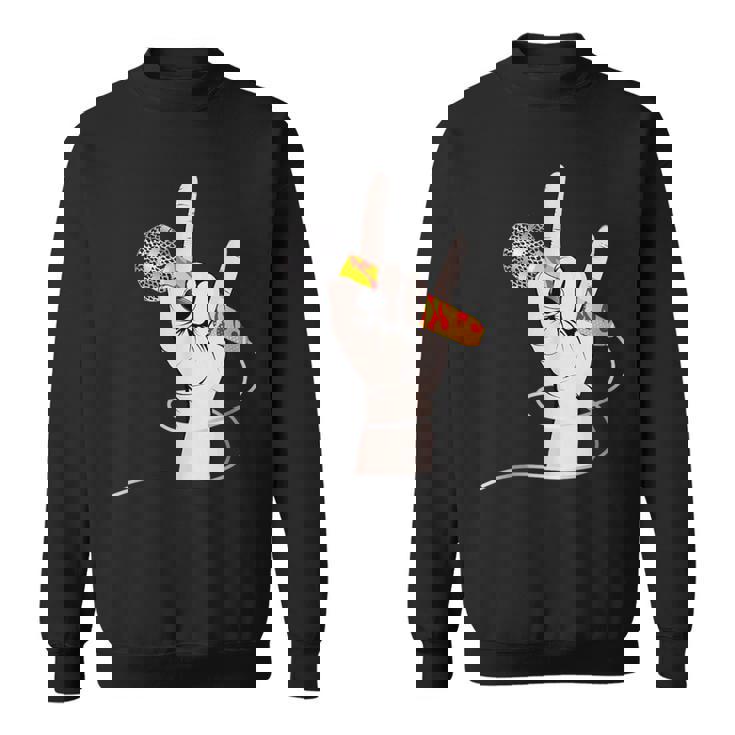 ボーカルマイクを持つロックシンガーの手 スウェットシャツ