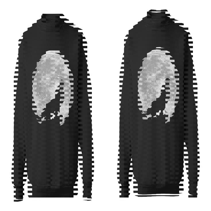 月に吠えるオオカミのシルエット。 スウェットシャツ