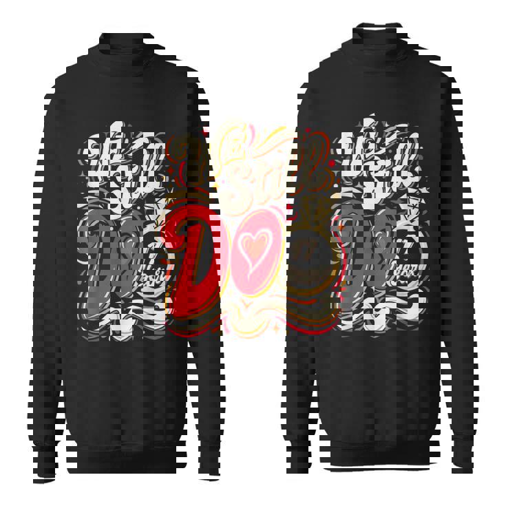 私たちはまだ17歳面白いカップル結婚17周年を迎えます スウェットシャツ