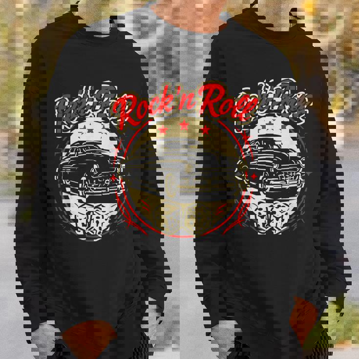 1950年代ロックンロールクラシックカーとサイコロロカビリー スウェットシャツ 彼への贈り物