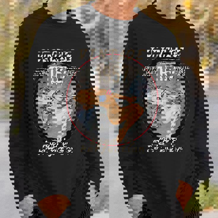 1957 ボンバーノーズアート ホットピンナップ 64歳の誕生日ギフト アンティーク調 スウェットシャツ 彼への贈り物