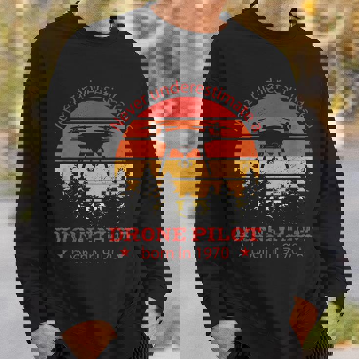 1970 年生まれのドローンパイロット、誕生日、クワドロコプター・ドローン スウェットシャツ 彼への贈り物
