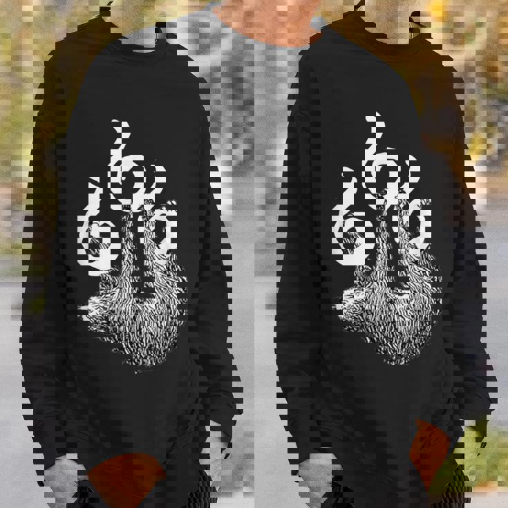 666 野獣のマークにぶら下がっているナマケモノ 面白いサタンシャツ スウェットシャツ 彼への贈り物