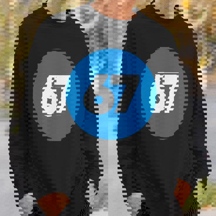 67 歳の誕生日番号 67 バルーン 67 歳の誕生日 スウェットシャツ 彼への贈り物