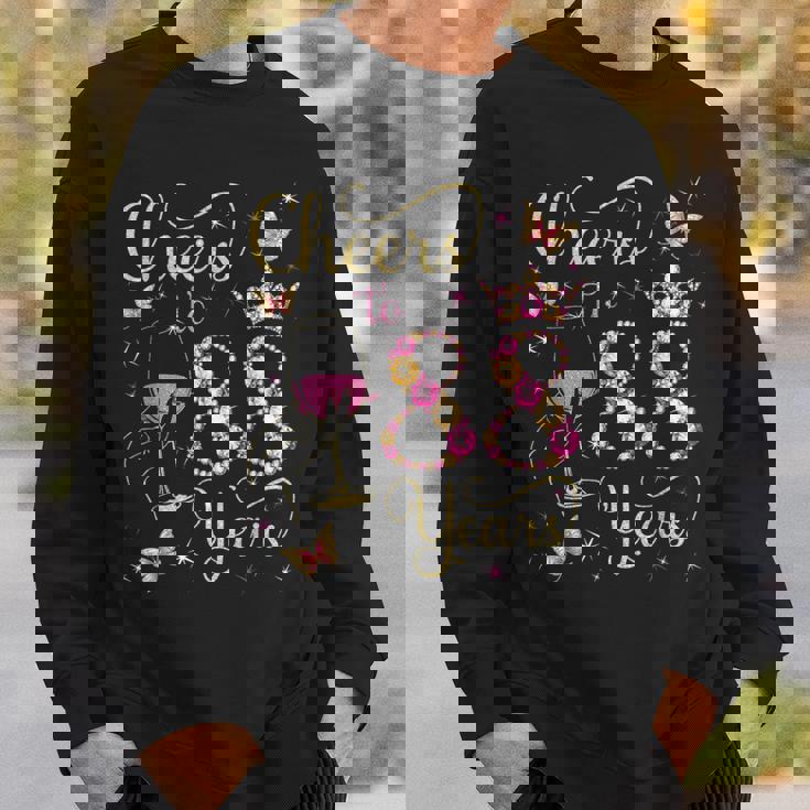 88歳、88歳の女王の誕生日、88歳の誕生日に乾杯。 スウェットシャツ 彼への贈り物