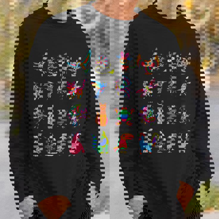 Alebrijes 動物 生き物 メキシコ 民芸品 ヒスパニック系遺産 長袖tシャツ スウェットシャツ 彼への贈り物