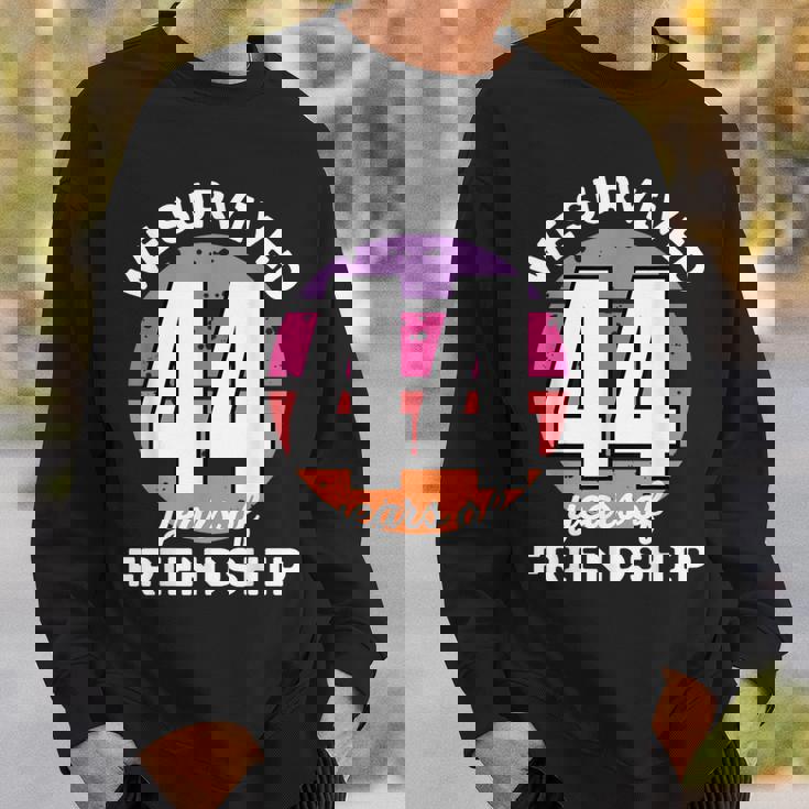 Celebrating 44 Years Of Friendship 面白いグループマッチング スウェットシャツ 彼への贈り物