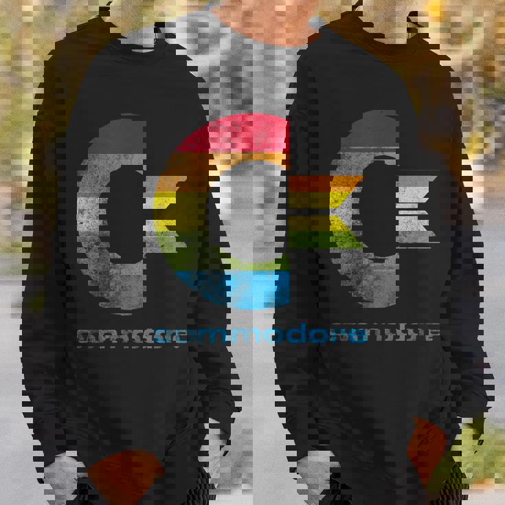 Commodore C64 大文字レインボーカラーストライプ効果 スウェットシャツ 彼への贈り物