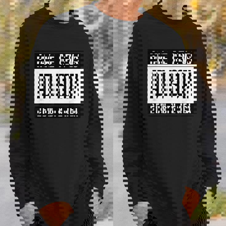 Fake News Advisory Defund The Media スウェットシャツ 彼への贈り物