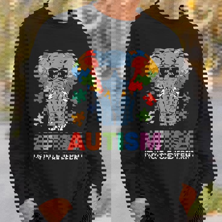 It's Ok To Be Different Awareness Elephant スウェットシャツ 彼への贈り物