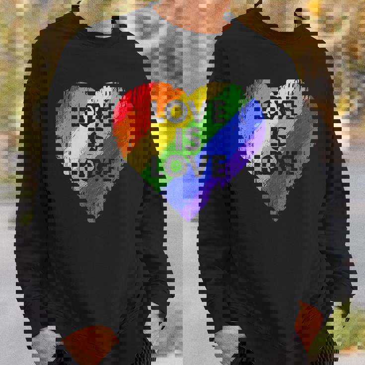 Lgbt Love Is Lovetシャツレトロハートゲイレズビアンプライド月間 スウェットシャツ 彼への贈り物
