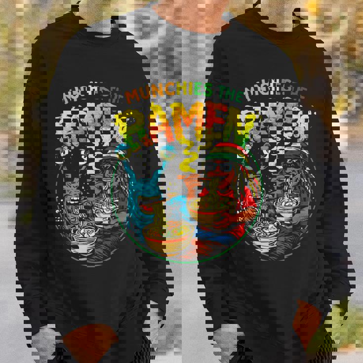 Munchies ラーメンを食べるエイリアン ドレッドヘアアート スウェットシャツ 彼への贈り物