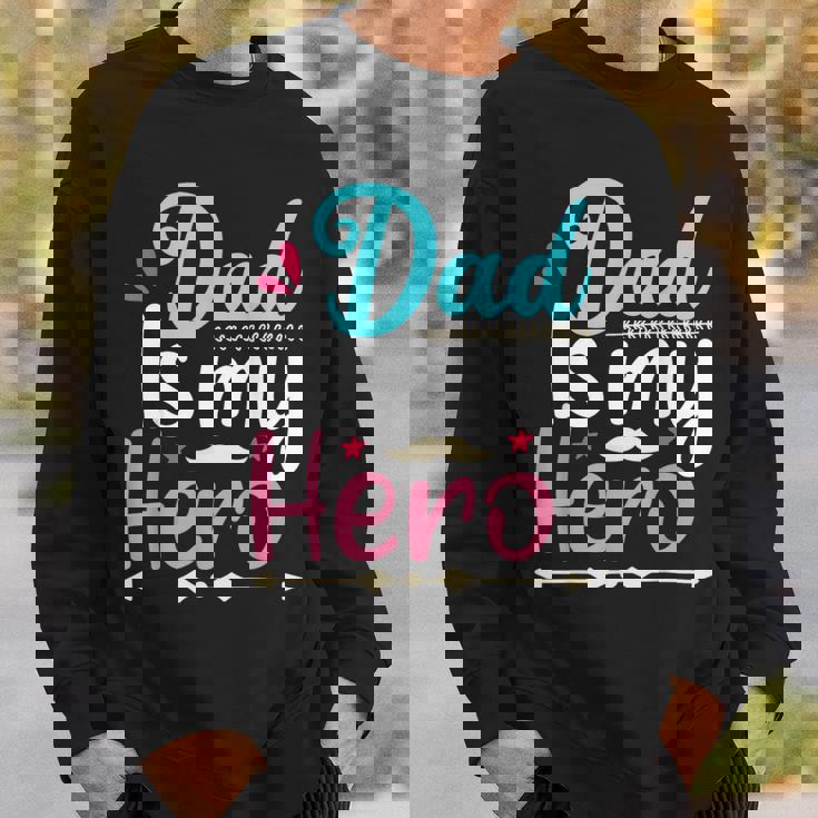 My Dad Is My Hero ギフト 父の日 クール キッズ シャツ メンズ レディース スウェットシャツ 彼への贈り物