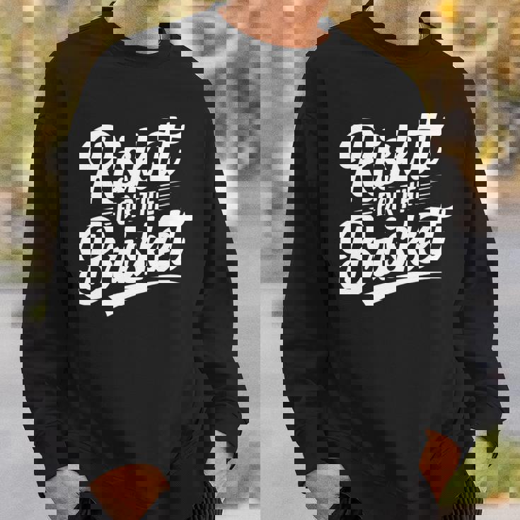 Risk It For The Brisket Bbqジョーク 長袖tシャツ スウェットシャツ 彼への贈り物