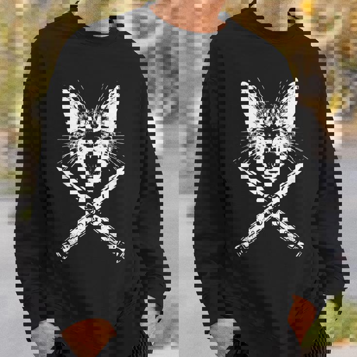 Hissing Cat With Crossedwitchblade Knives Kitten Claws スウェットシャツ 彼への贈り物