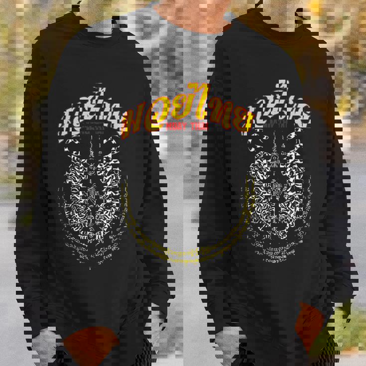 Suea Kooak Yant Thai Kickboxing Twin Tiger Muay Thai スウェットシャツ 彼への贈り物