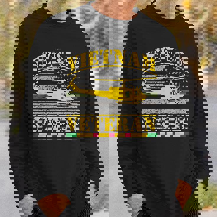 Vietnameteran Uh -1 Huey Helicopter Crew スウェットシャツ 彼への贈り物