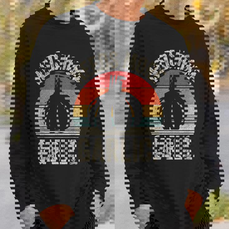 Vintage Retro Needs More ガーリック ガーリック ニンニク科医 クックシェフ スウェットシャツ 彼への贈り物