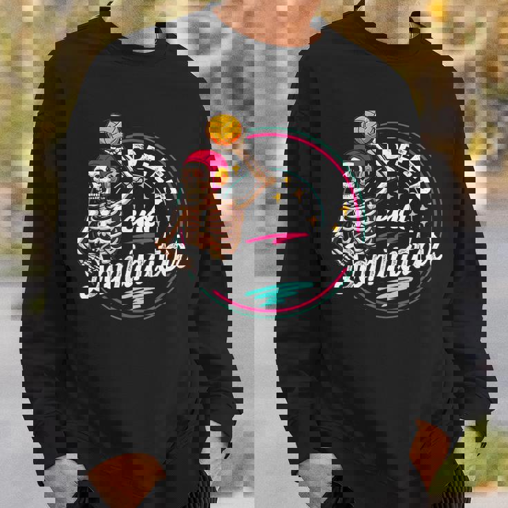 Water Polo タフアグレッシブプレイヤーディープエンドドミネーター。 スウェットシャツ 彼への贈り物