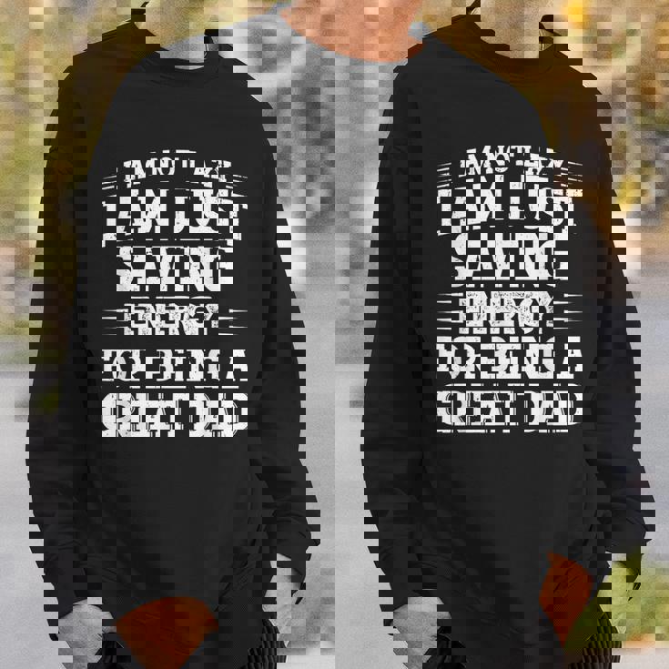 おかしな父の日「I Am Not Lazy I Am Justaving Energy」 スウェットシャツ 彼への贈り物