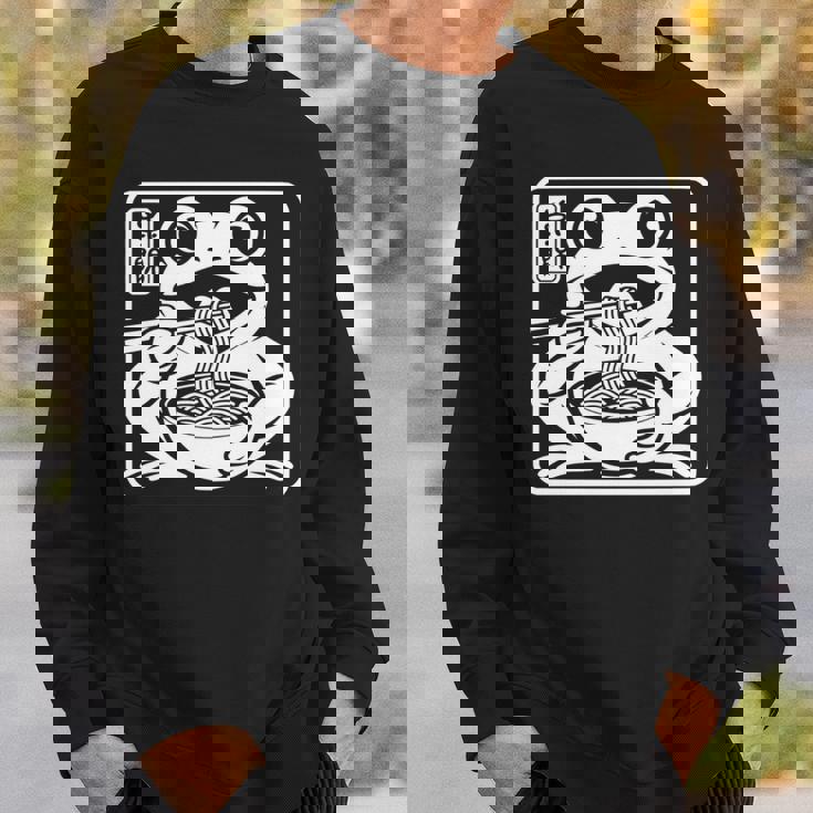 おもしろい 不機嫌そうなカエル ラーメン かわいい 水墨画 日本語 長袖tシャツ スウェットシャツ 彼への贈り物