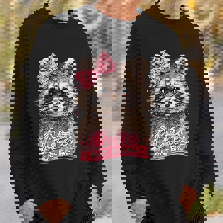 かわいいけど野生的な面白いアライグマの弓ミームかわいい動物のユーモア 長袖tシャツ スウェットシャツ 彼への贈り物