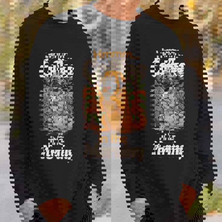 かわいいレオンベルガー犬と朝のコーヒー。 スウェットシャツ 彼への贈り物