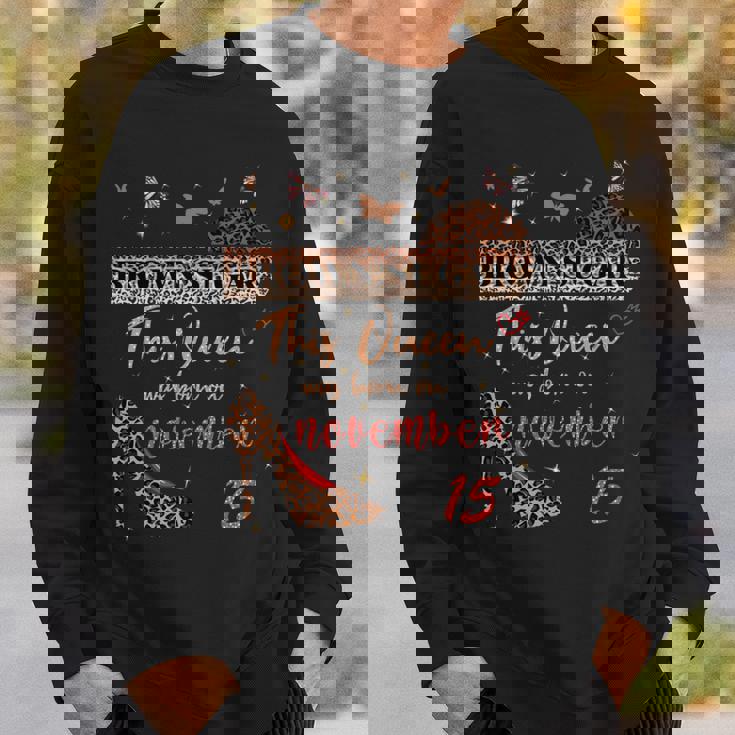 この女王は11月15日の誕生日ブラウンシュガーで生まれました。 長袖tシャツ スウェットシャツ 彼への贈り物