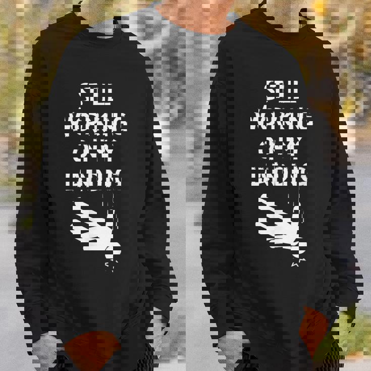 まだ着地作業中！おかしい頭部骨折の回復作業中 スウェットシャツ 彼への贈り物