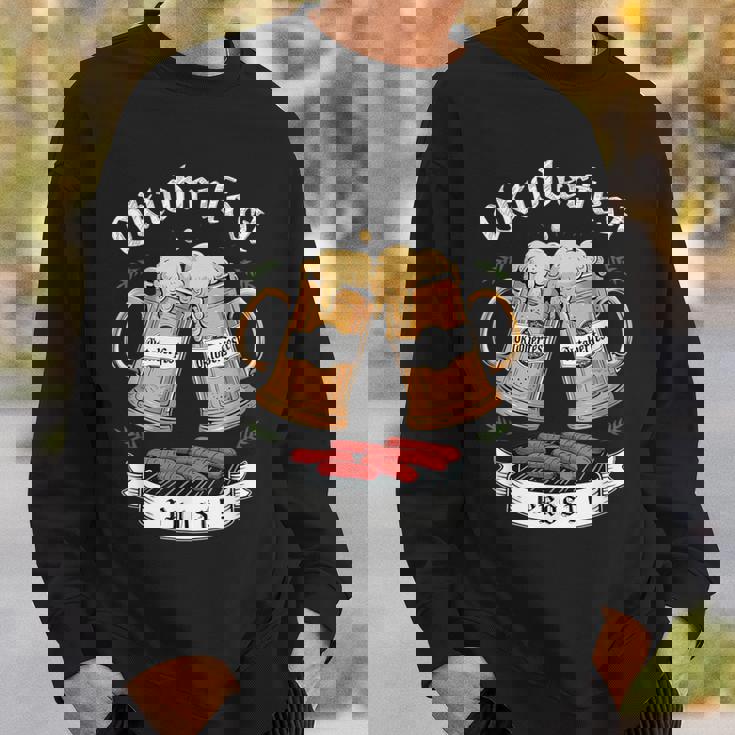 オクトーバーフェスト ビールとグリル ソーセージ スウェットシャツ 彼への贈り物