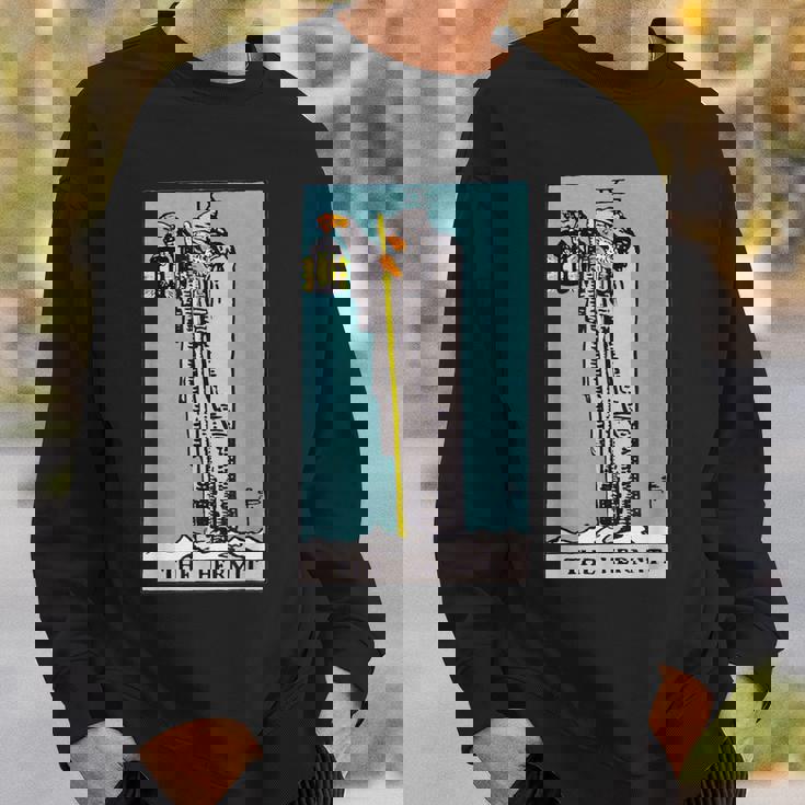 オリジナルのrider Waite Deckからの隠者ビンテージタロットカード スウェットシャツ 彼への贈り物